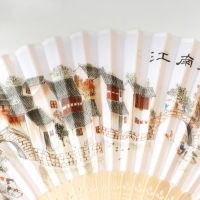 Веер дерево, текстиль h=21 см "Город" цветной, с кисточкой Веер дерево, текстиль h=21 см "Город" цветной, с кисточкой