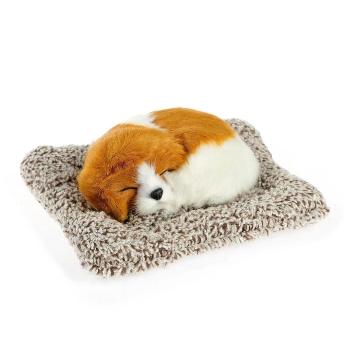 Игрушка на панель авто, собака на подушке, бело-рыжий окрас Игрушка на панель авто, собака на подушке, бело-рыжий окрас