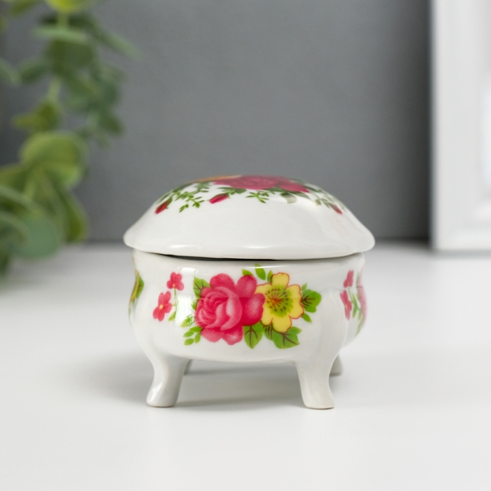 Шкатулка керамика на ножках Шкатулка керамика на ножках "Композиция из роз" 6,1х7,7х4,8 см