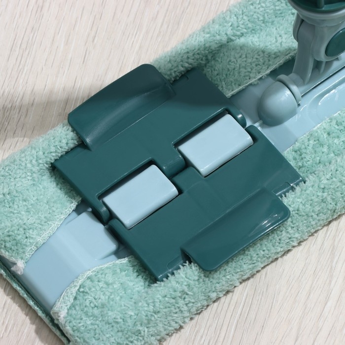 Швабра плоская Доляна, телескопическая стальная ручка, насадка из микрофибры, 35&times;11&times;55(117) см