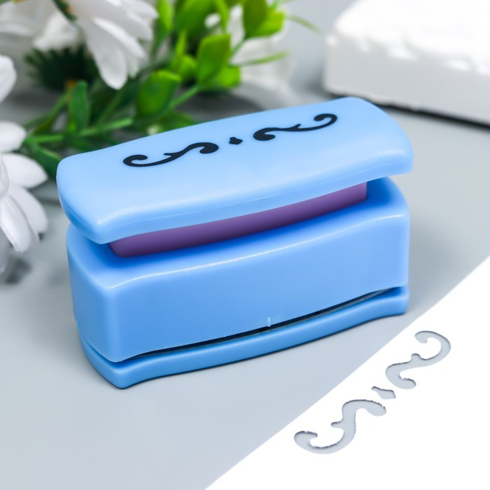 Набор фигурных дыроколов в сундучке для обработки края, 10 шт МИКС Набор фигурных дыроколов в сундучке для обработки края, 10 шт МИКС