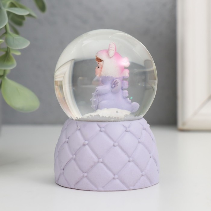 Сувенир полистоун водяной шар свет Сувенир полистоун водяной шар свет "Малыш-динозаврик" МИКС 4х4х6,7 см