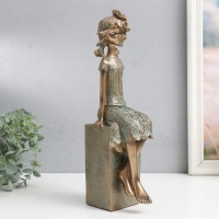 Сувенир полистоун "Девочка на кубе, с цветком в волосах" под бронзу 9,5х12х34 см Сувенир полистоун "Девочка на кубе, с цветком в волосах" под бронзу 9,5х12х34 см