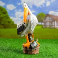 Садовая фигура "Пеликан с рыбкой" 26х17х44см Садовая фигура "Пеликан с рыбкой" 26х17х44см