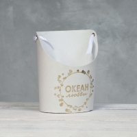 Переноска для цветов, ваза Овал с тиснением "Океан любви", белая 12,5 х 13,5 х 18 см Переноска для цветов, ваза Овал с тиснением "Океан любви", белая 12,5 х 13,5 х 18 см