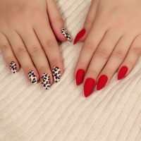 Накладные ногти &laquo;Лео&raquo;, 12 шт, с клеевыми пластинами, форма миндаль, красные, бежевые