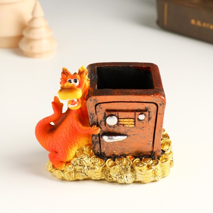 Сувенир полистоун карандашница Сувенир полистоун карандашница "Дракоша у сейфа с монетами" 7.5х6.5х7,5 см