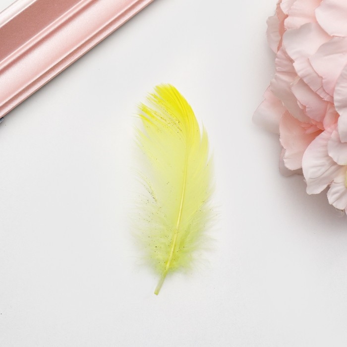 Наполнитель из перьев для шаров и подарков, лайм с глиттером, 10-12см 8 г