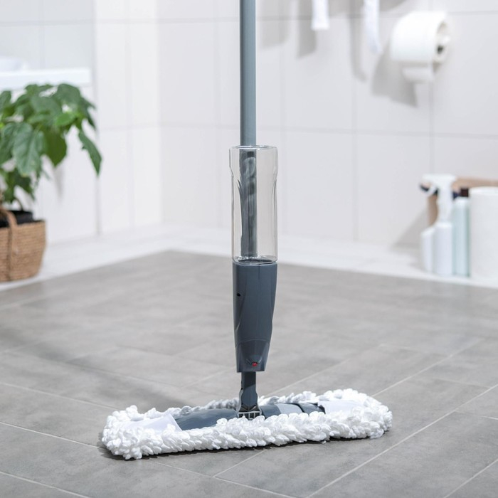 Швабра для мытья пола с распылителем Доляна, насадка из микрофибры 40&times;10 см, металлическая ручка 124 см, цвет МИКС