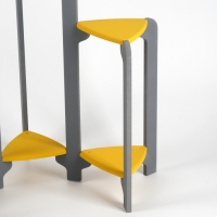 Стойка-полка для цветов треугольная Флора (3 места) Серо-желтая Стойка-полка для цветов треугольная Флора (3 места) Серо-желтая