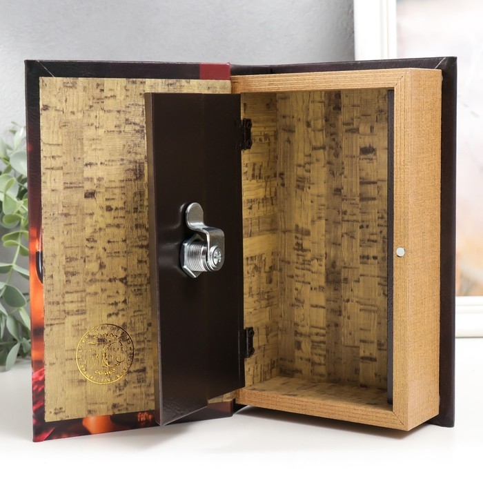 Сейф-книга дерево кожзам Сейф-книга дерево кожзам "Искусство вина" 21х13х5 см