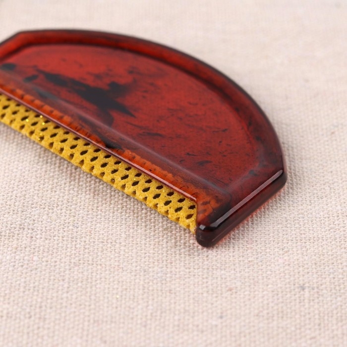 Щётка для удаления катышков, 7,5 × 4,5 × 0,5 см, цвет МИКС Щётка для удаления катышков, 7,5 × 4,5 × 0,5 см, цвет МИКС