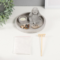 Сад камней Дзен d=16,5 см Хотей "ничего не слышу", со свечой, серый Сад камней Дзен d=16,5 см Хотей "ничего не слышу", со свечой, серый