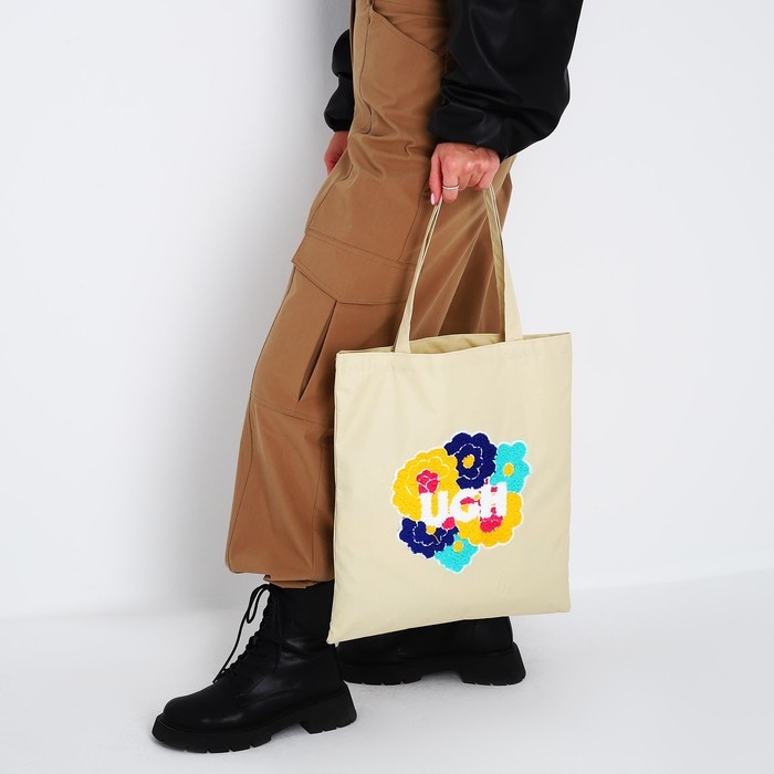 Шопер текстильный с вышивкой UGH , 40х35 см, бежевый цвет Шопер текстильный с вышивкой UGH , 40х35 см, бежевый цвет