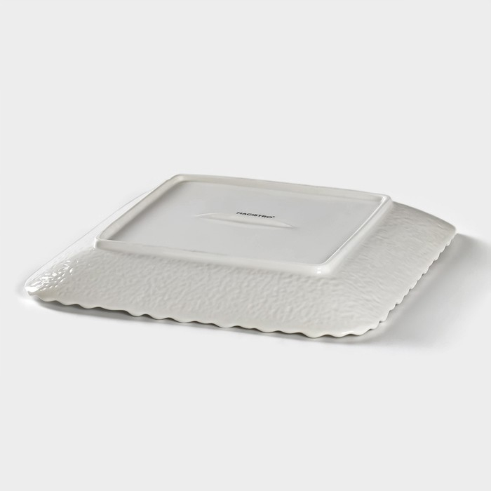 Тарелка фарфоровая пирожковая Magistro &laquo;Цветок Бланш&raquo;, 22,5&times;22,5 см, цвет белый