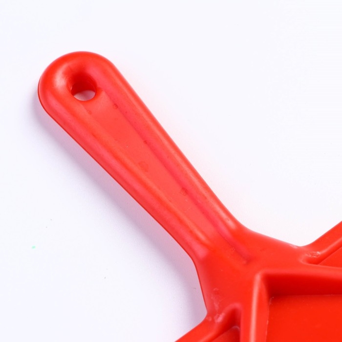 Пуходёрка "Симпл" с каплями, с пластиковой ручкой 9,2 х 13,2 см, красная