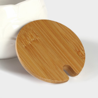 Сахарница фарфоровая с ложкой на бамбуковой подставке BellaTenero, 350 мл, цвет белый