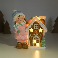 Сувенир керамика свет "Малышка в розовом наряде у пряничного домика" 15х8х16 см