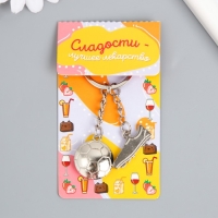 Брелок металл "Футбольный кед и мяч" серебро, мяч - 2,3 см кед - 1,5х3 см Брелок металл "Футбольный кед и мяч" серебро, мяч - 2,3 см кед - 1,5х3 см