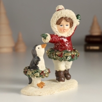 Сувенир полистоун "Малышка с пингвинёнком - танцы" 10,5х5,5х12 см