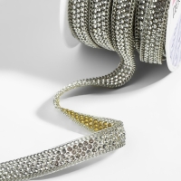 Стразы и цепочка термоклеевые, ширина - 9 мм, 4,5 ± 0,5 м, цвет серебряный Стразы и цепочка термоклеевые, ширина - 9 мм, 4,5 ± 0,5 м, цвет серебряный