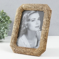 Фоторамка полистоун 13х18 см "Кора дерева" скошенные углы золото 16х22 см Фоторамка полистоун 13х18 см "Кора дерева" скошенные углы золото 16х22 см