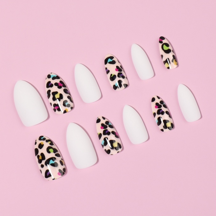 Накладные ногти «Лео», 12 шт, с клеевыми пластинами, форма миндаль, белые, бежевые Накладные ногти «Лео», 12 шт, с клеевыми пластинами, форма миндаль, белые, бежевые