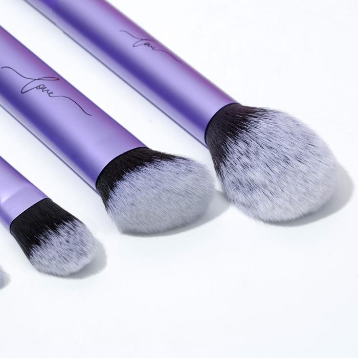 Набор для макияжа Love: кисти 5 шт и спонж Набор для макияжа Love: кисти 5 шт и спонж