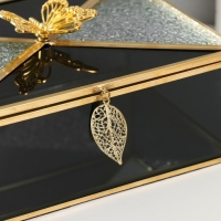 Шкатулка стекло с металлическим каркасом "Бабочка и лист" чёрная дымка 18,7х14,6х9 см Шкатулка стекло с металлическим каркасом "Бабочка и лист" чёрная дымка 18,7х14,6х9 см