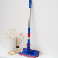 Щётка для окон Доляна, фиксатор, стальная телескопическая ручка, длина 55(83) см, водосгон силикон 18 см, насадка велюр 18×8 см Щётка для окон Доляна, фиксатор, стальная телескопическая ручка, длина 55(83) см, водосгон силикон 18 см, насадка велюр 18×8 см