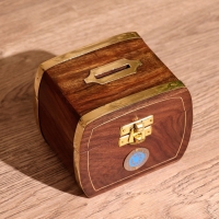 Копилка "Бокс" 10х7х9 см, дерево шишам Копилка "Бокс" 10х7х9 см, дерево шишам