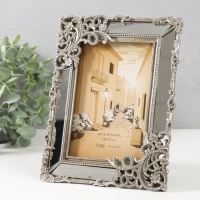 Фоторамка полистоун 10х15 см "Цветы и витиеватый узор" серебро с зеркалом 15,9х1,7х20,5 см 987726 Фоторамка полистоун 10х15 см "Цветы и витиеватый узор" серебро с зеркалом 15,9х1,7х20,5 см 987726