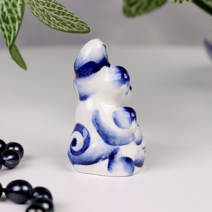 Сувенир гжель &laquo;Обезьянка с мешком&raquo;, бело-синий,керамика,