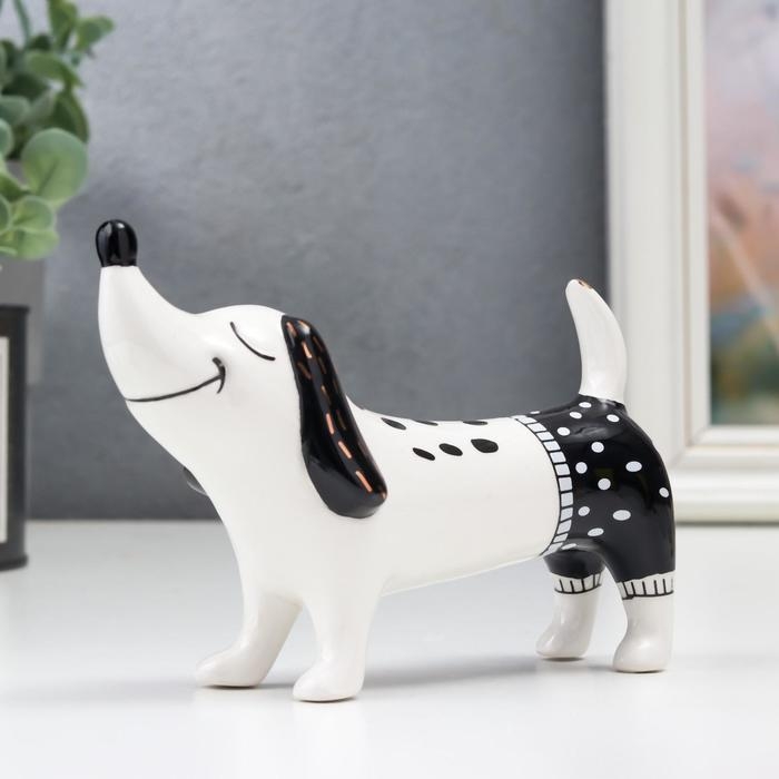 Сувенир керамика "Такса в шортах" бело-чёрный 9,3х5,3х13,7 см