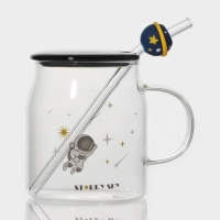 Кружка стеклянная с керамической крышкой и трубочкой &laquo;Космос&raquo;, 500 мл, цвет МИКС