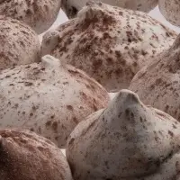 Меренги Baiser, с шоколадной крошкой