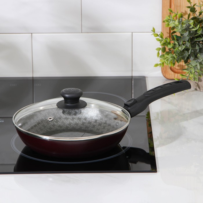 Сковорода &laquo;Хозяюшка&raquo;, d=20 см, съёмная ручка, стеклянная крышка, антипригарное покрытие, цвет бордовый