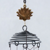 Музыка ветра металл "Спираль. Лотосы" 5 колокольчиков 46 см Музыка ветра металл "Спираль. Лотосы" 5 колокольчиков 46 см