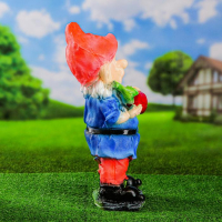 Садовая фигура "Гном с баклажаном" 20х20х45 см Садовая фигура "Гном с баклажаном" 20х20х45 см