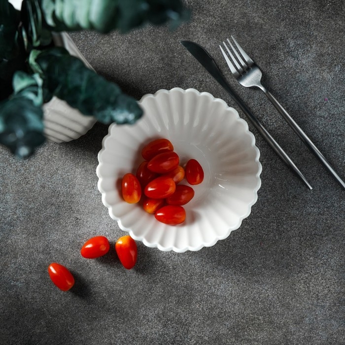 Салатник фарфоровый Magistro &laquo;Цветок&raquo;, 0,45 л, d=16 см, цвет белый