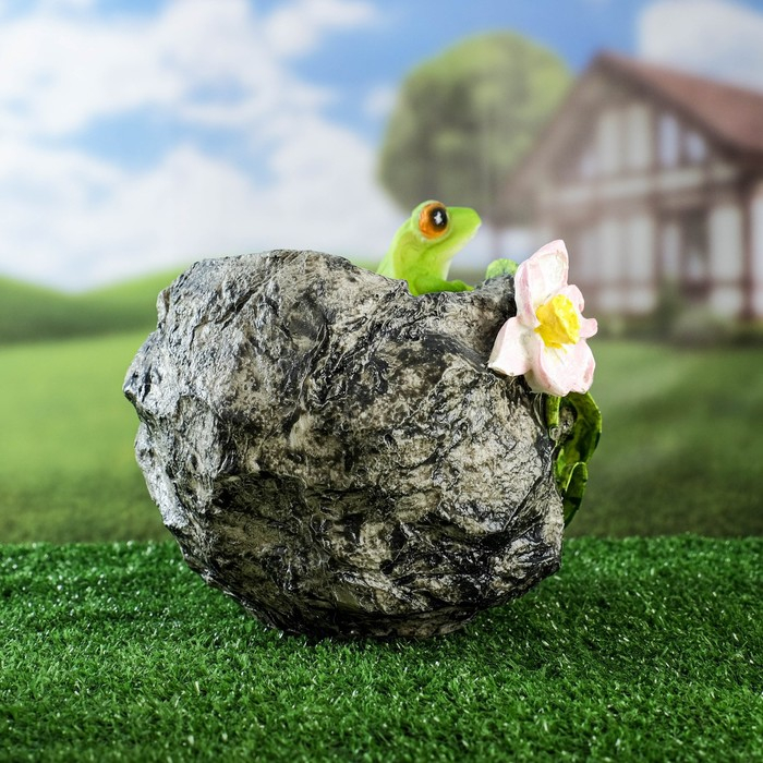 Фигурное кашпо "Лягушка на камне" 22х20х18см