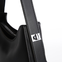 Сумка женская на одно плечо, на молнии, цвет чёрный