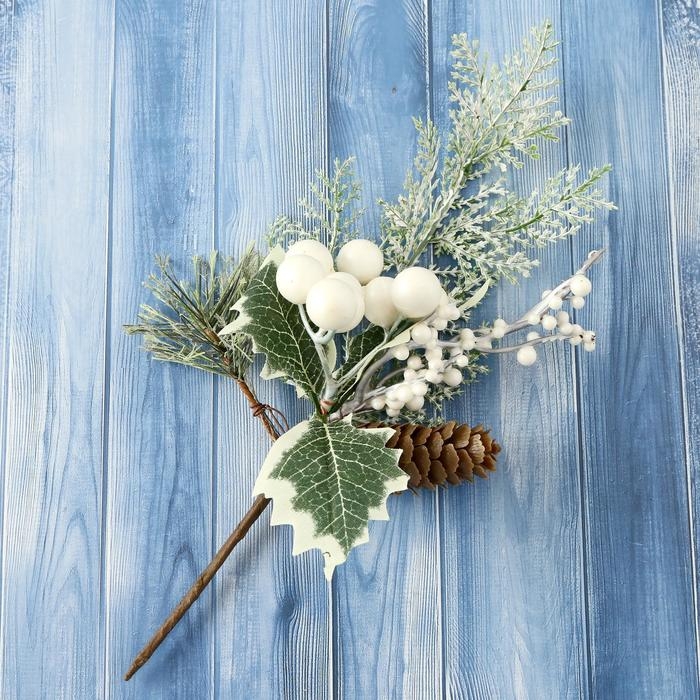 Декор "Зимнее очарование" шишка шарики зелень, 22 см