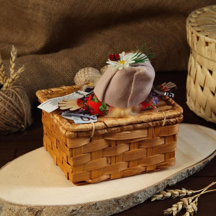 Оберег - шкатулка &laquo;Домовой&raquo;, на сундучке, 10х15х14 см, микс