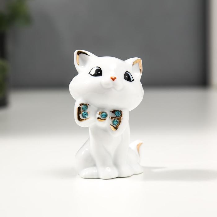 Сувенир керамика "Белый котёночек с бабочкой" с золотом, стразы 7,5 см