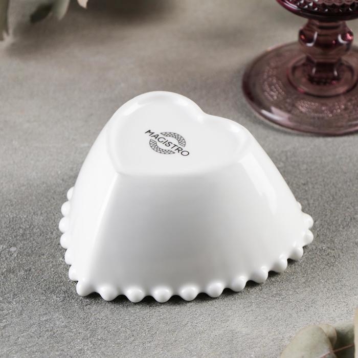 Соусник фарфоровый Magistro &laquo;Сердце&raquo;, 260 мл, d=11,5, цвет белый