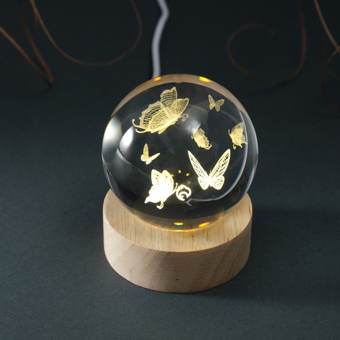 Сувенир стекло подсветка Сувенир стекло подсветка "Шар. Бабочки" d=6 см подставка дерево, USB