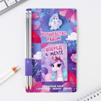 Подарочный набор: блокнот, карандаши (2 шт, ч/г) и значок-дерево &laquo;Волшебство рядом&raquo;
