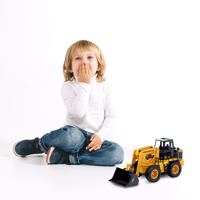 Трактор радиоуправляемый &laquo;Стройка&raquo;, подвижный ковш, работает от батареек