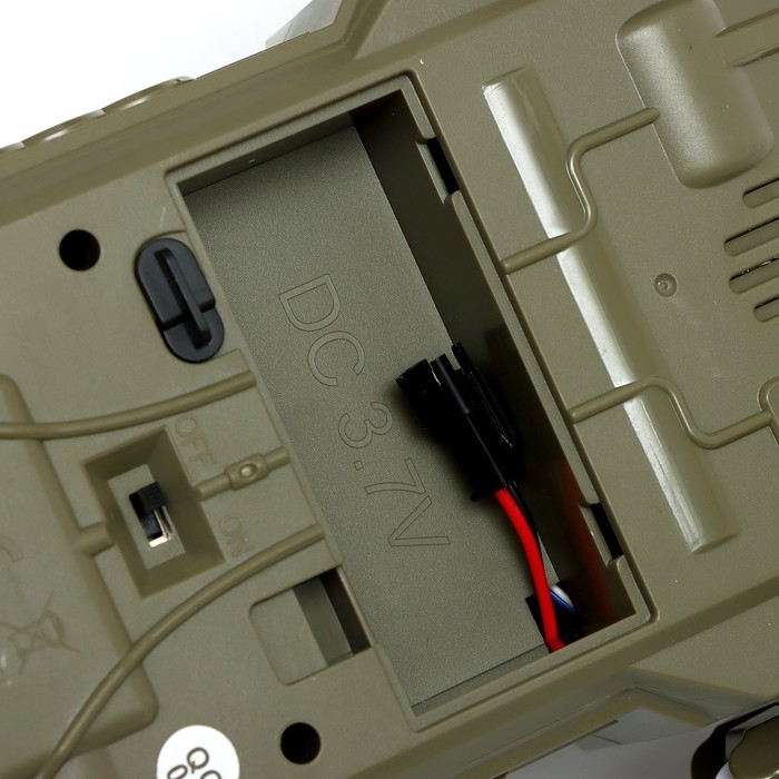 Танк радиоуправляемый &laquo;Боец&raquo;, работает от аккумулятора, стреляет гидрогелевыми пулями, цвет зелёный